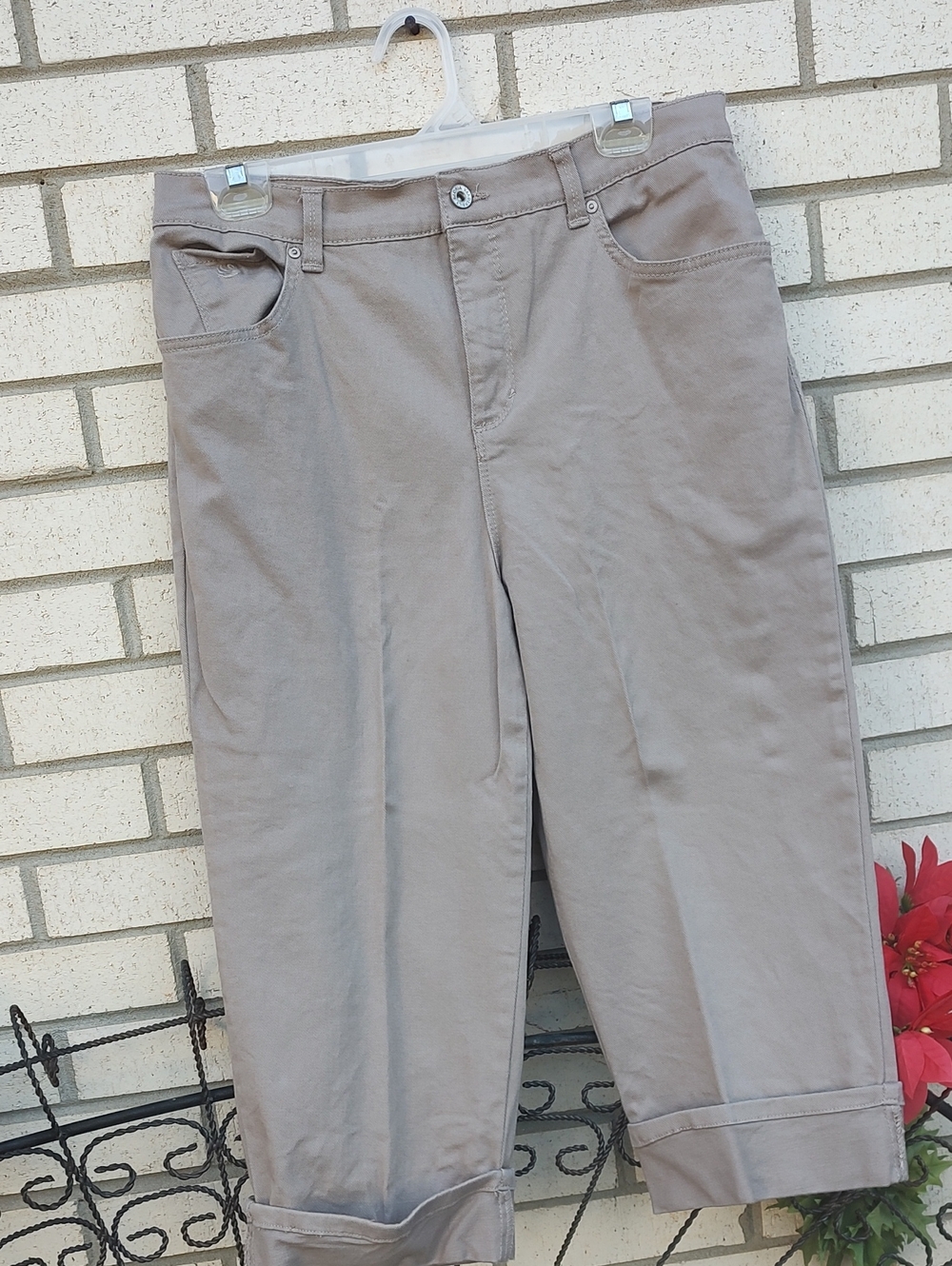 Capri//Pants By Gloria Vanderbilt